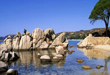 米兰体育入口-欧冠夜惊魂！里斯·詹姆斯染红离场，VAR争议引爆足坛论战