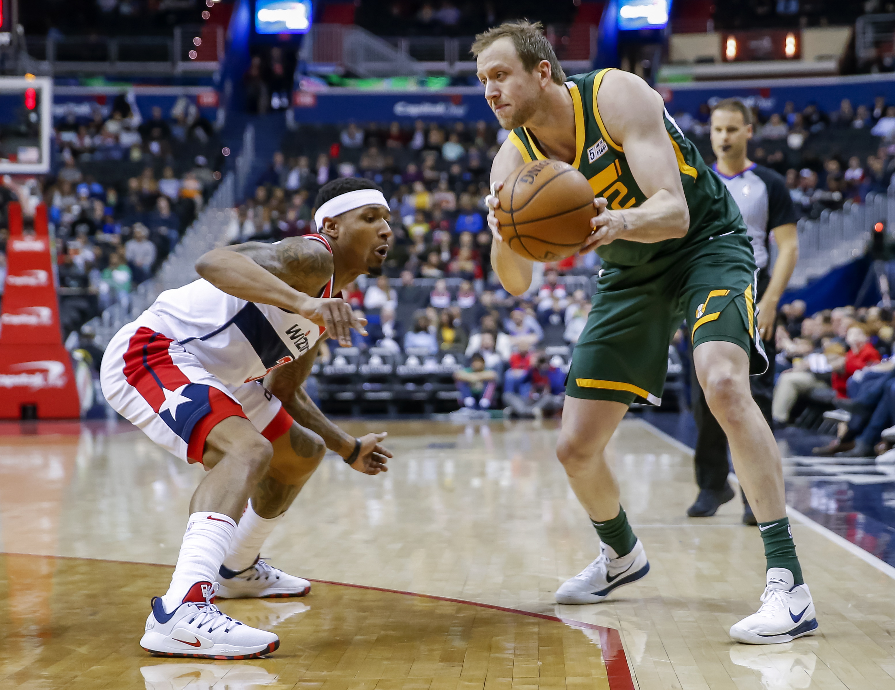 爵士队力擒奇才队,赢得重要胜利 爵士队力擒奇才队,赢得重要胜利