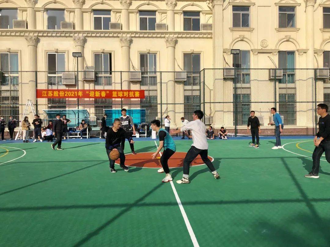 惊险刺激!强强对抗燃烧球场 惊险刺激!强强对抗燃烧球场