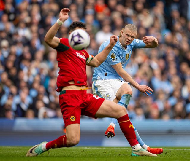 曼城客场逆转击败狼队，豪取三分