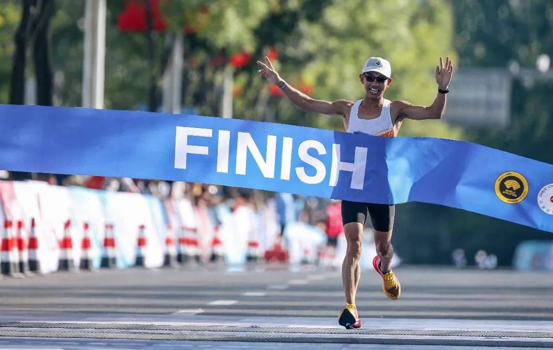 圭亚那田径选手超越自我，获得铜牌