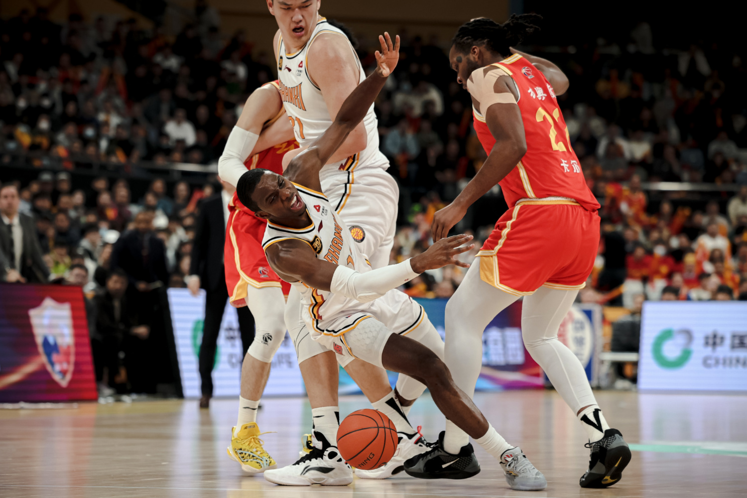 两支顶尖球队间的对抗激烈非凡