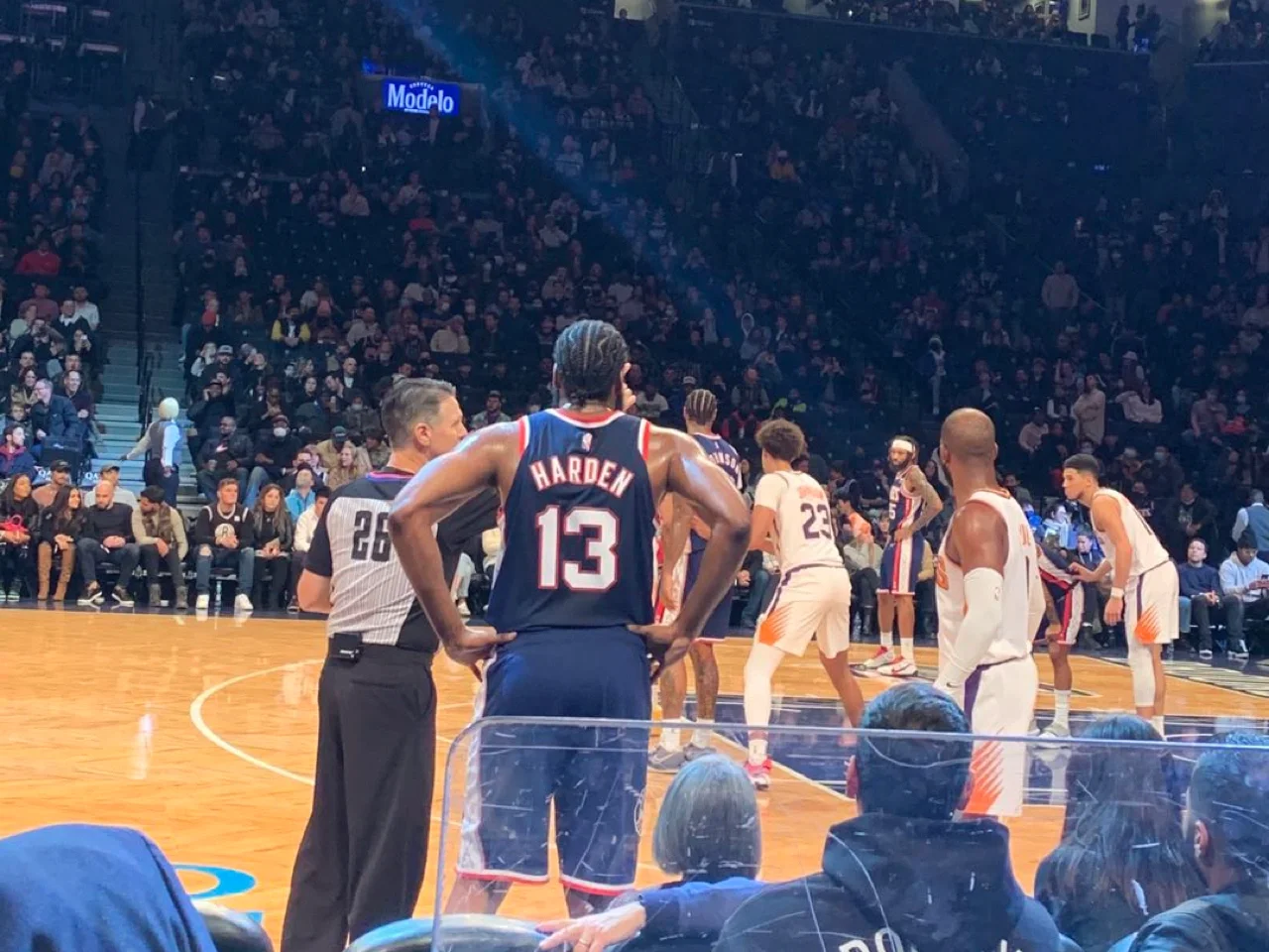 包含篮网队主场告捷，球队成绩节节攀升的词条