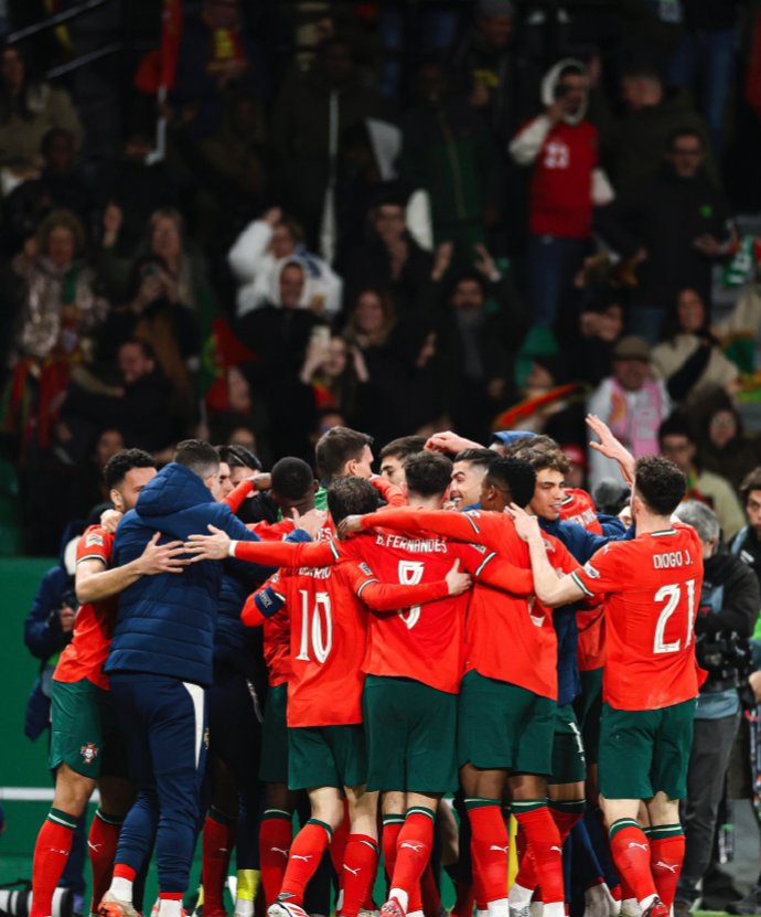 欧洲豪门对阵场面扣人心弦令人热血