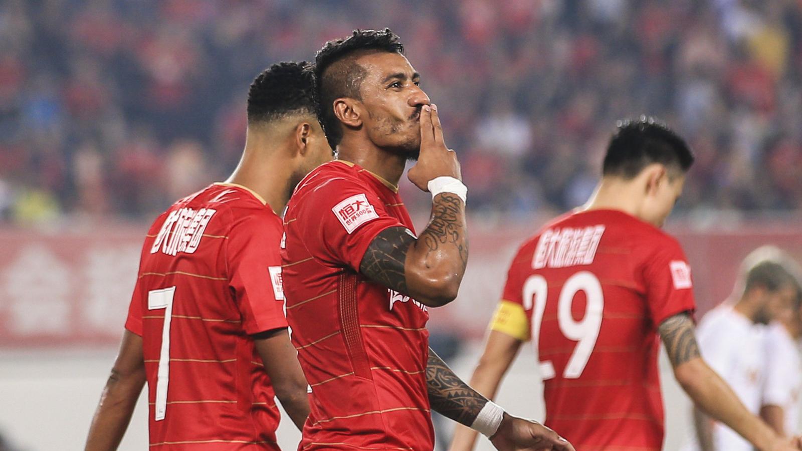 关于广州恒大与上海上港对决，赛场对决争夺胜利的信息