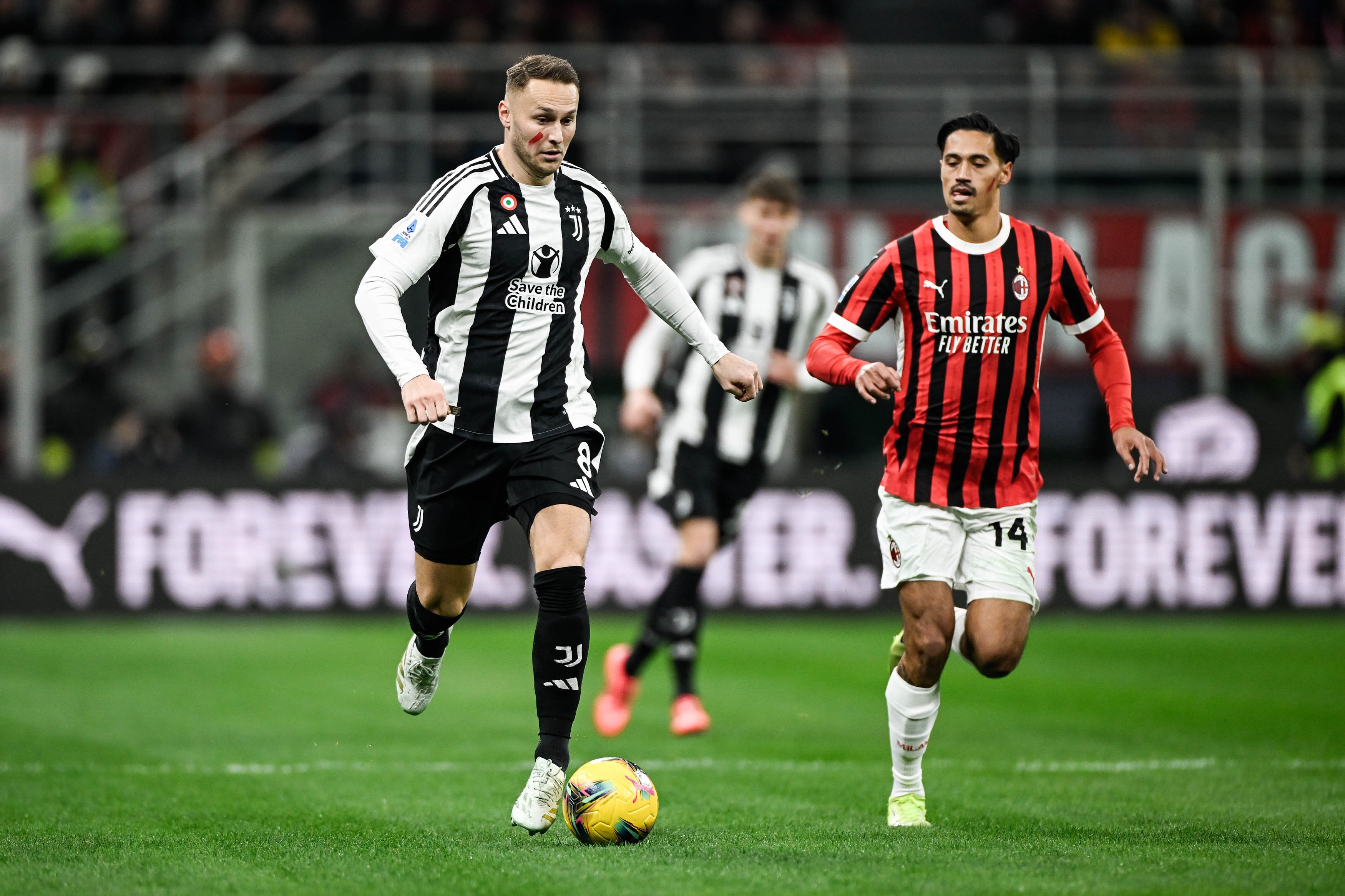 AC米兰准备迎击尤文图斯队