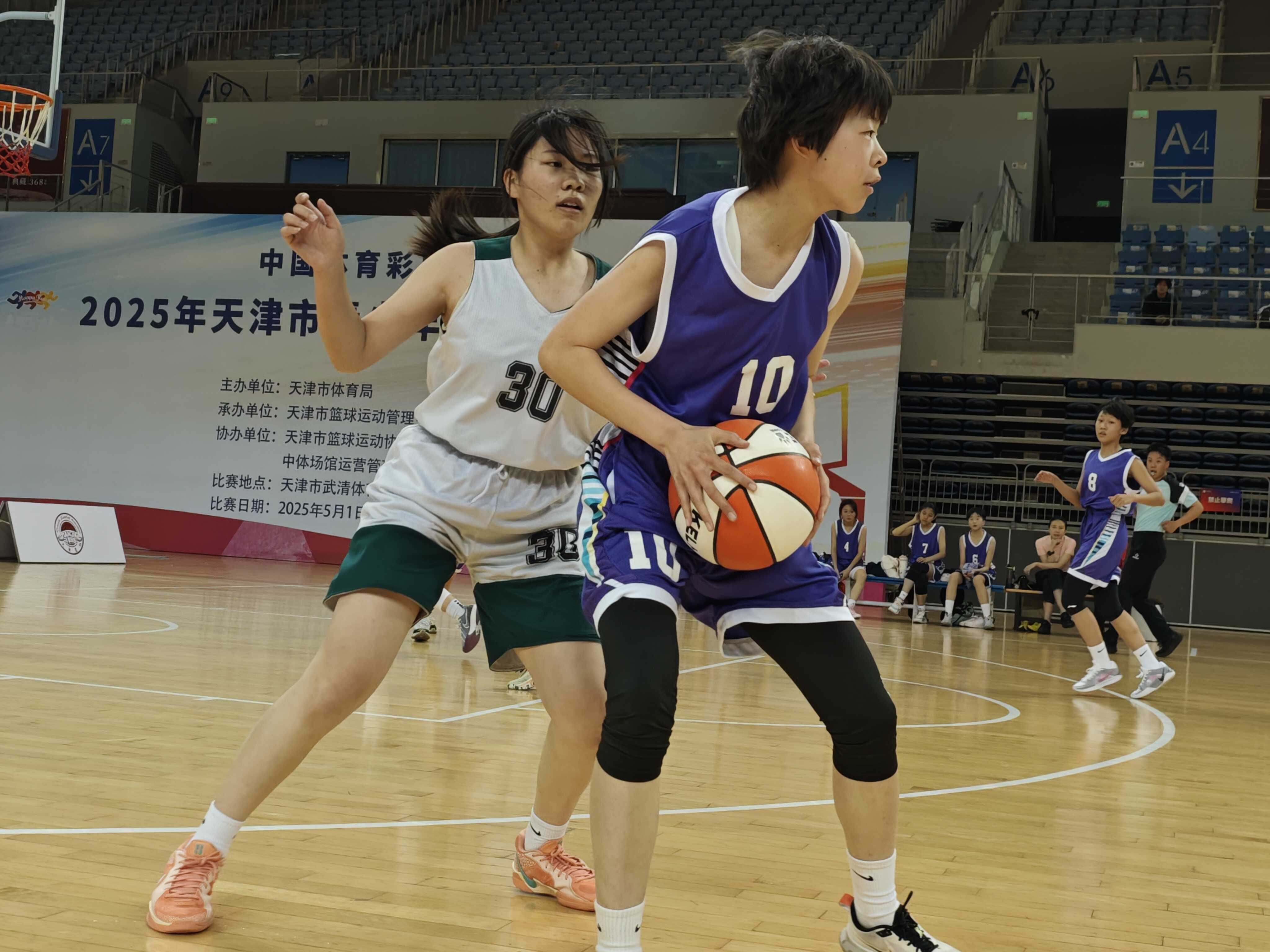 天津球员猛烈出手，重赛锦上添花