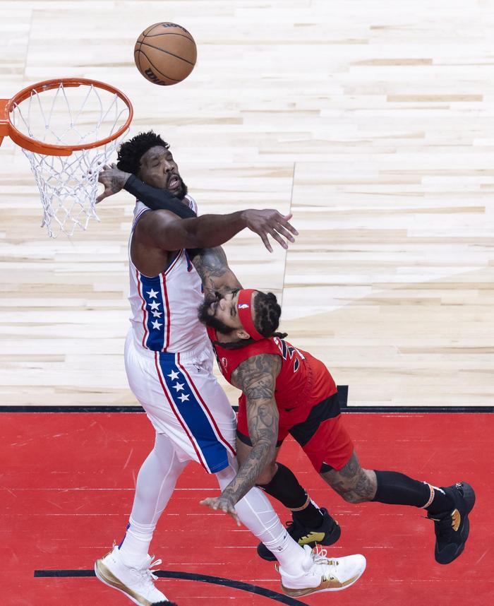 猛龙击败76人强势登顶