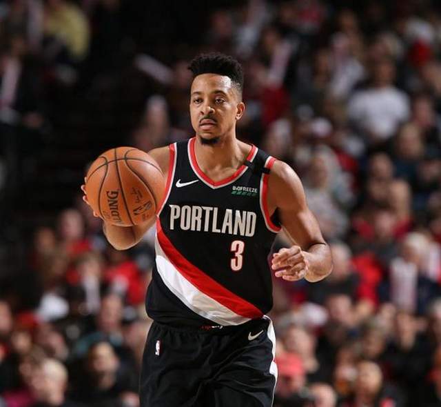 爵士大胜太阳,取得两连胜 爵士大胜太阳,取得两连胜