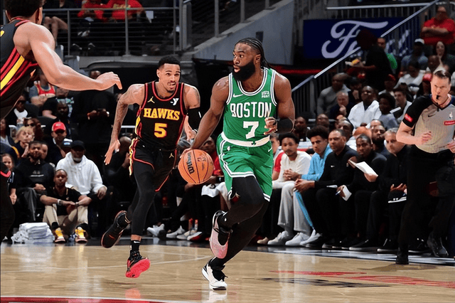 勇士客场击败老鹰，穆雷砍下28分