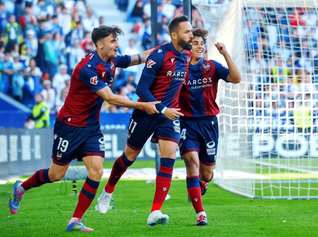 包含莱万特客场胜出，积分攀升的词条